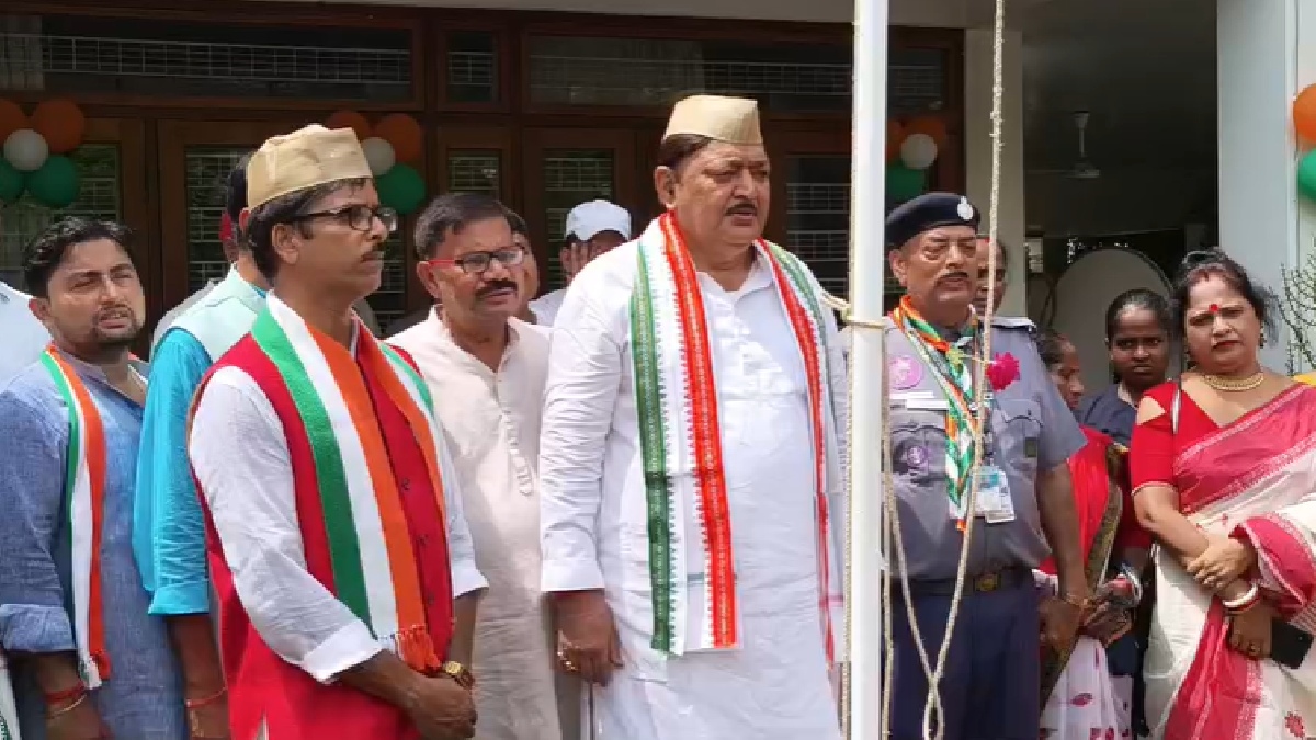 भागलपुर में पूर्व विधायक अजीत शर्मा ने आवास पर फहराया तिरंगा, राष्ट्रगान के साथ मनाया स्वतंत्रता दिवस